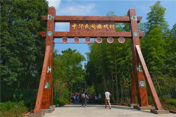 【小康见证者】高铁串起“最美风光带” 乡村旅游助力村民脱贫奔小康