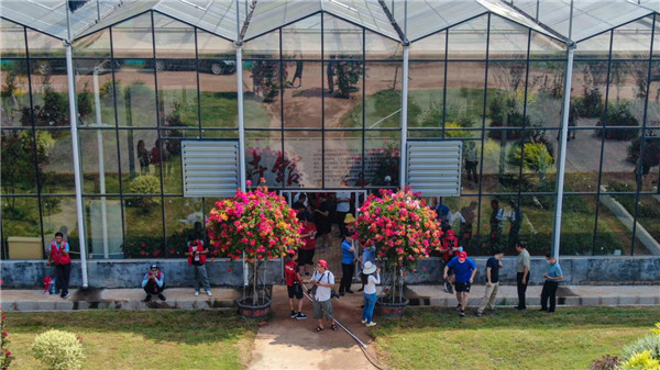 【小康见证者】高铁串起“最美风光带” 乡村旅游助力村民脱贫奔小康