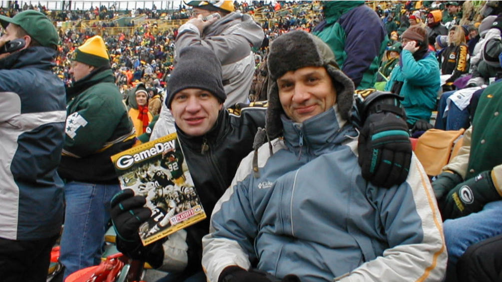 美国大叔回忆往事：16年前，儿子在亲人眼前被警察枪杀