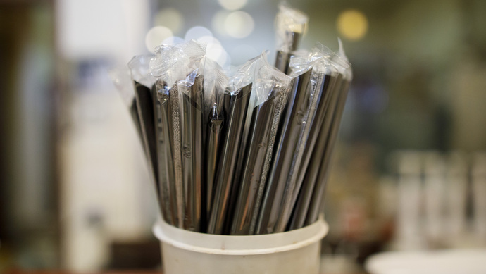 口罩熔喷布头盔之后，接下来要“炒”吸管了？