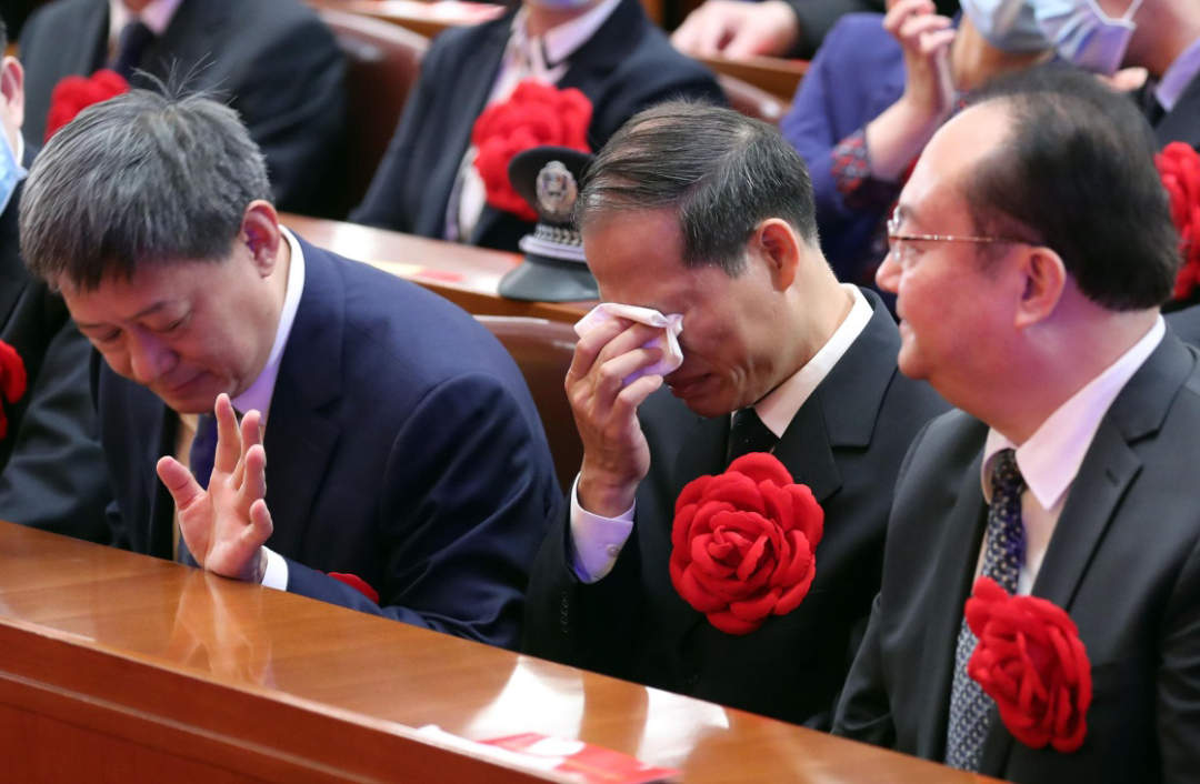 “追疫人”蒋荣猛在表彰大会上动情落泪