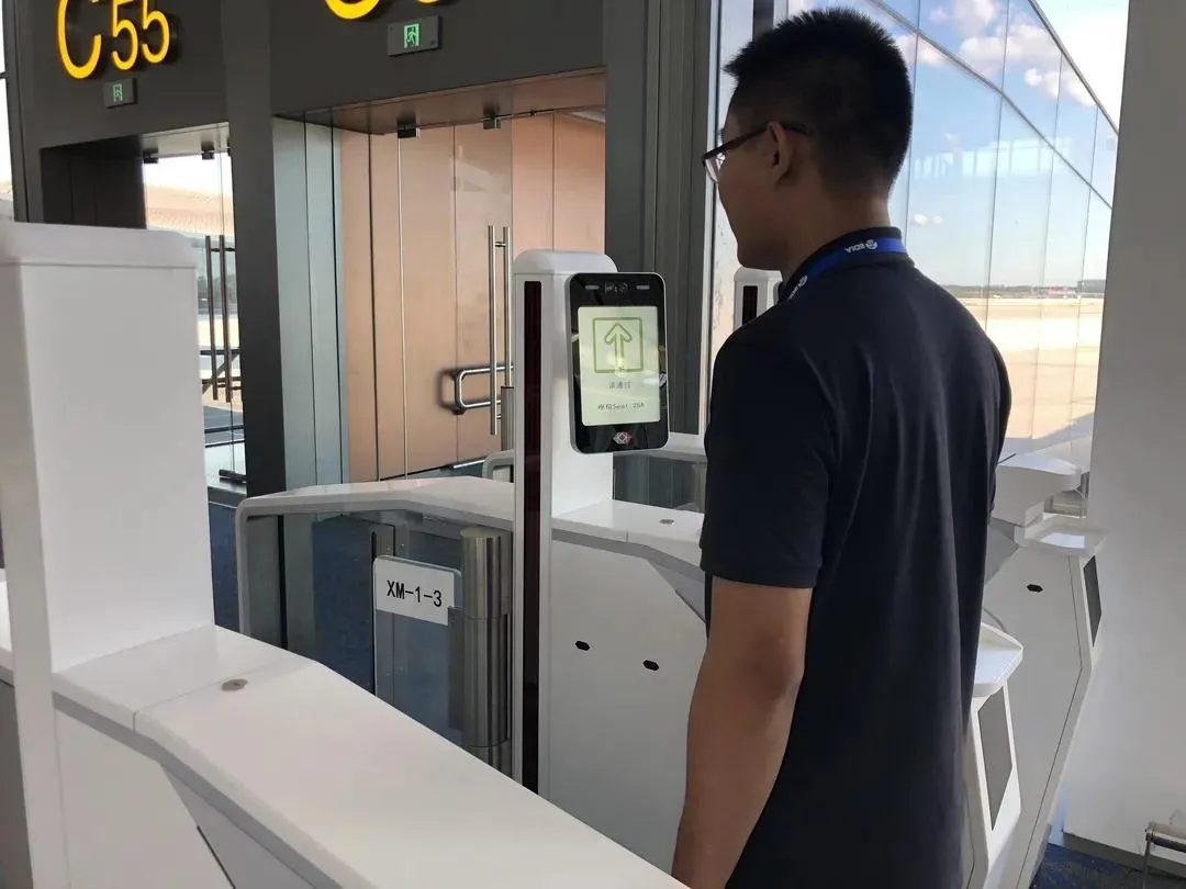 人脸识别登机口▲机场运行可视化管理系统辽宁舰8周岁生日快乐!