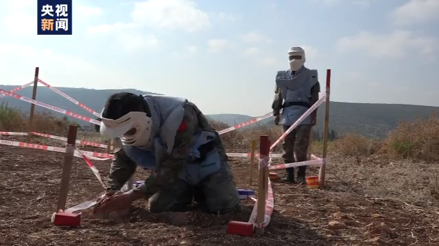 为和平坚守！中国赴黎巴嫩维和部队开启“蓝线”扫雷任务