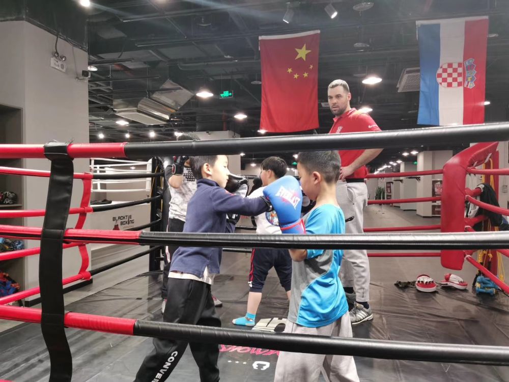 外国人眼中的小康|欧洲“拳王”见证中国健康新风尚