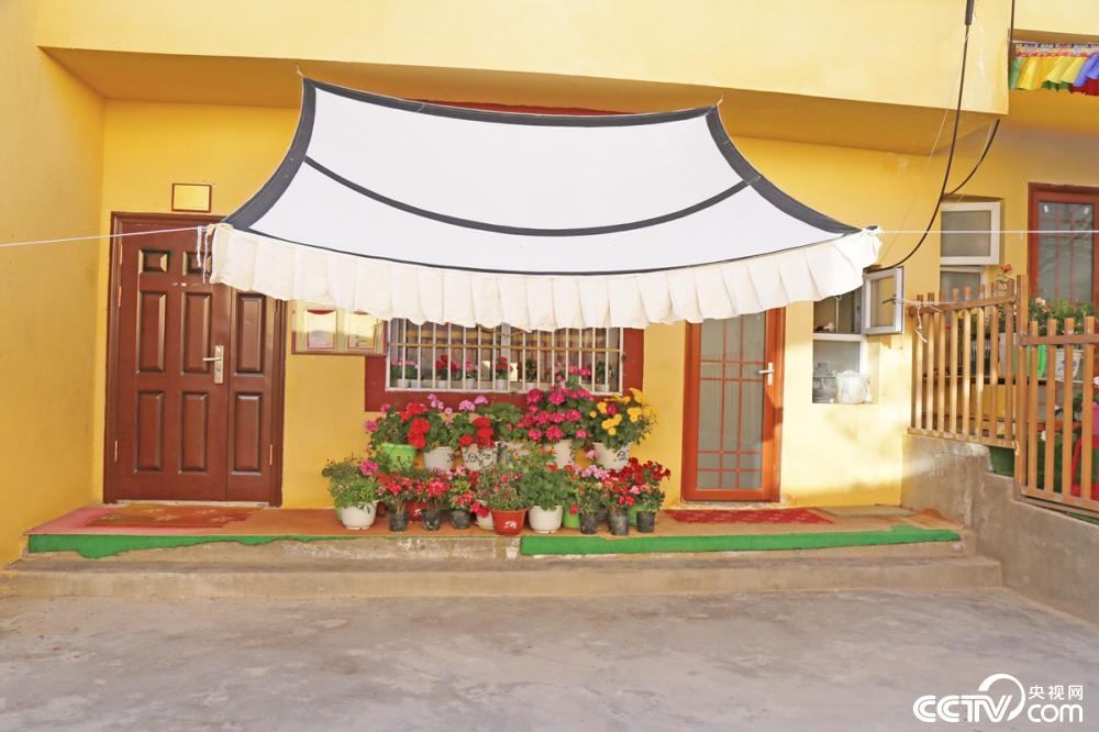 【民族团结党旗红】“搬”进美好新生活