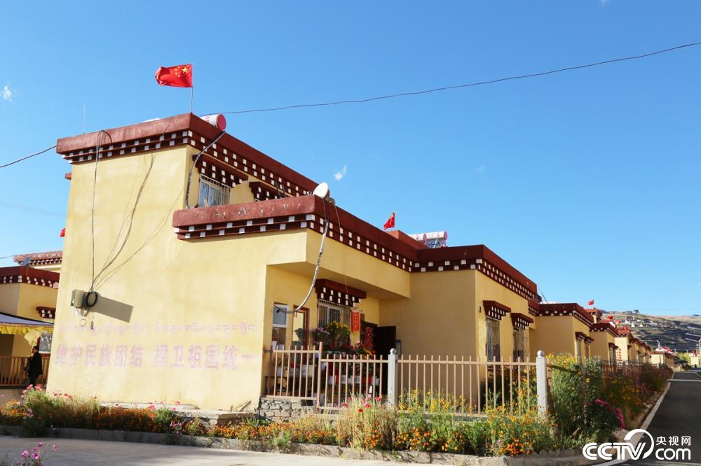 【民族团结党旗红】“搬”进美好新生活