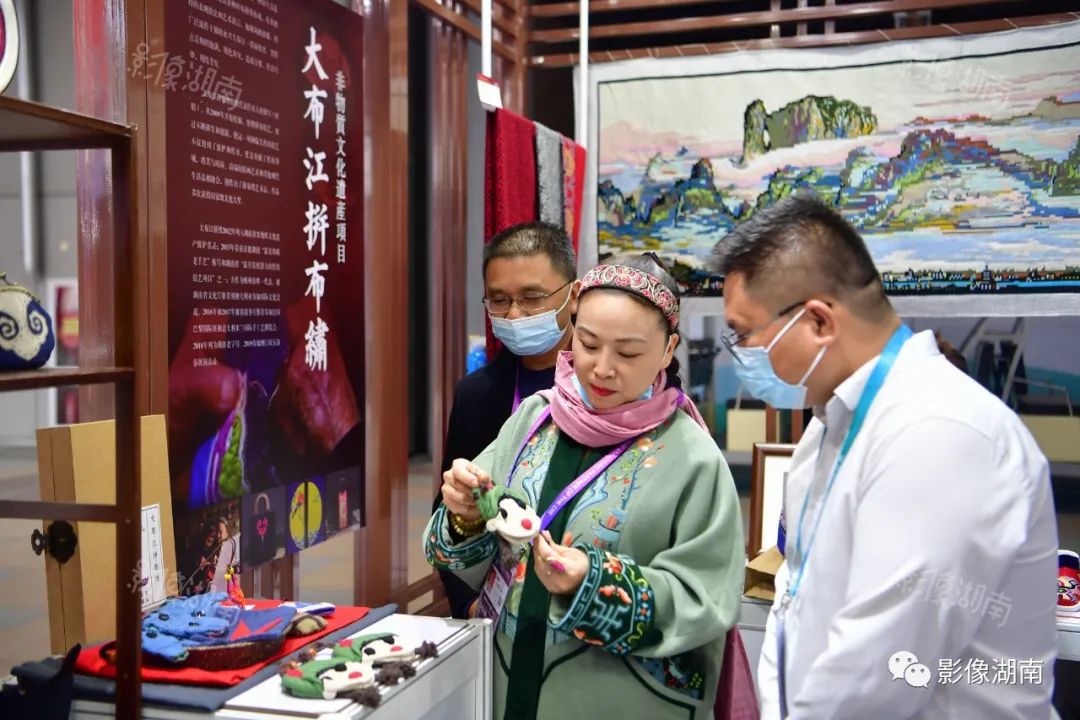 大布江拼布绣穿越千年洪荒的江永女书世界上发现的唯一一种女性文字