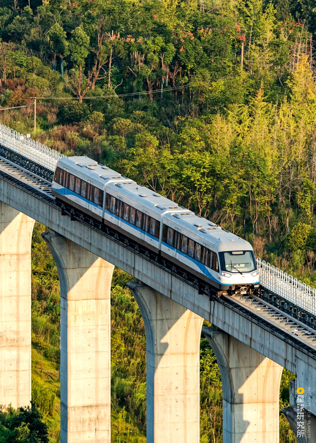 中低速磁悬浮北斗卫星等等先后汇聚长沙(长沙的磁悬浮列车,摄影师