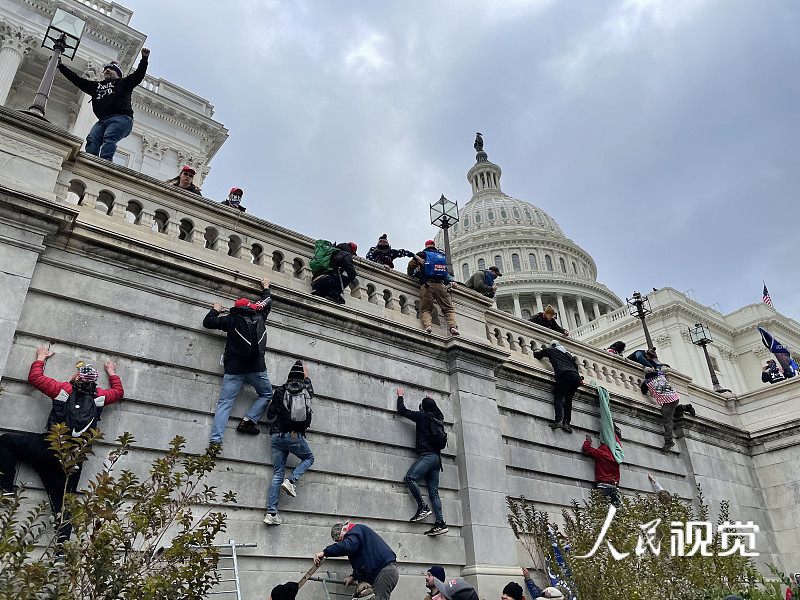 13人将面临国会大厦抗议冲突引发的联邦指控