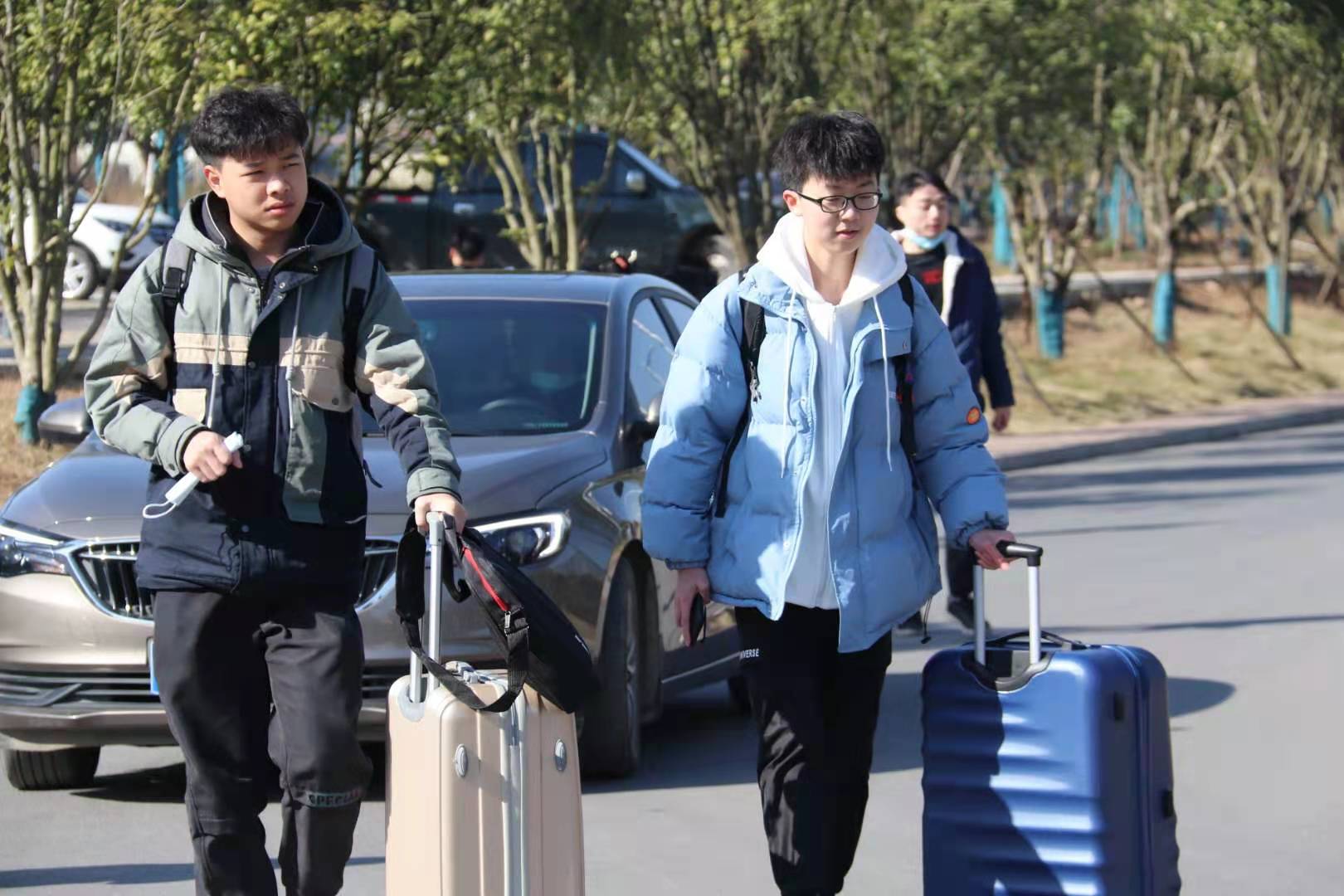 湖南部分高校今日开始放假！省教育厅要求师生不前往中高风险区