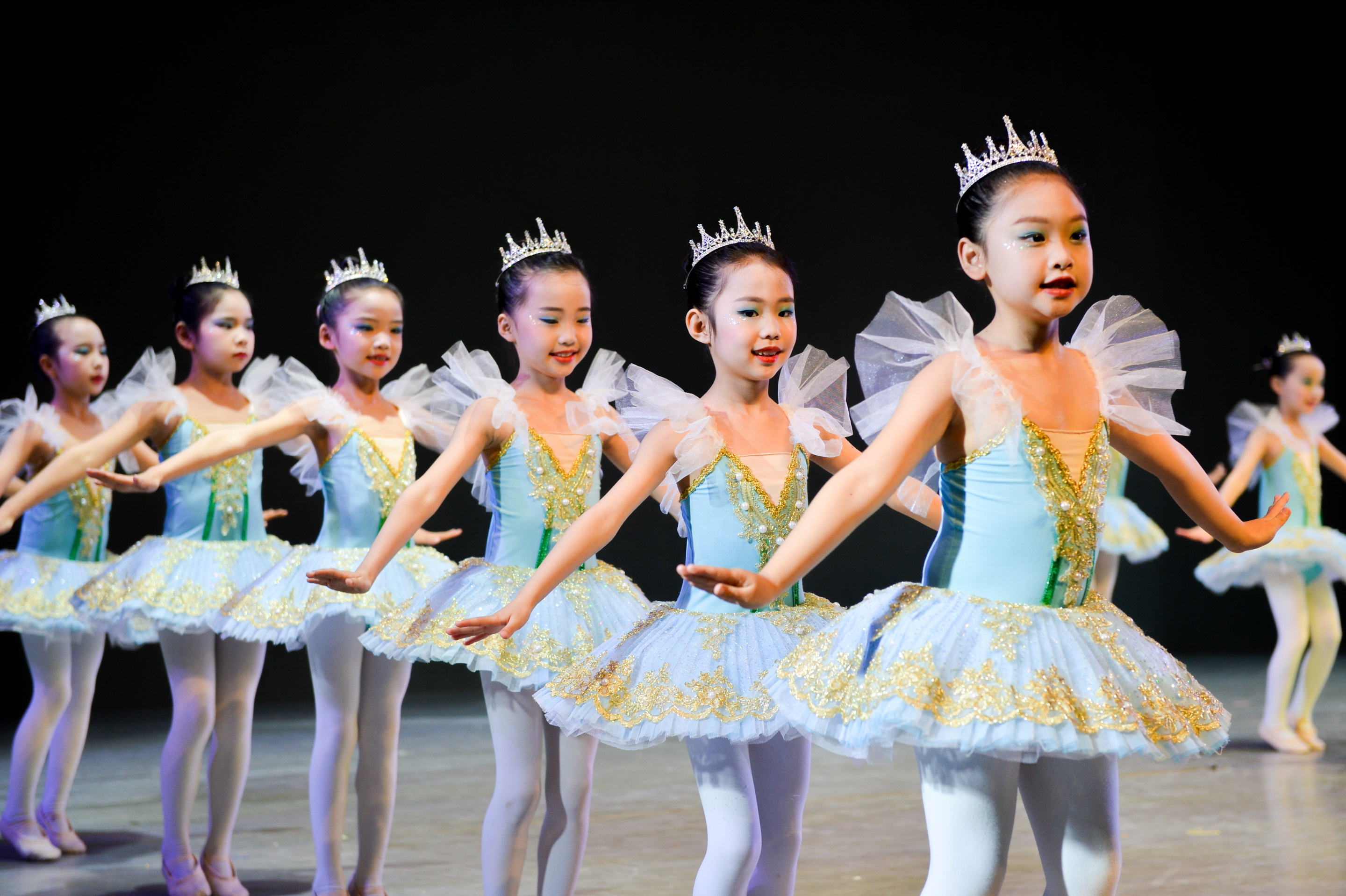 各地各年龄段的少儿选手,集中展示了中国舞,芭蕾舞,拉丁舞,流行舞等