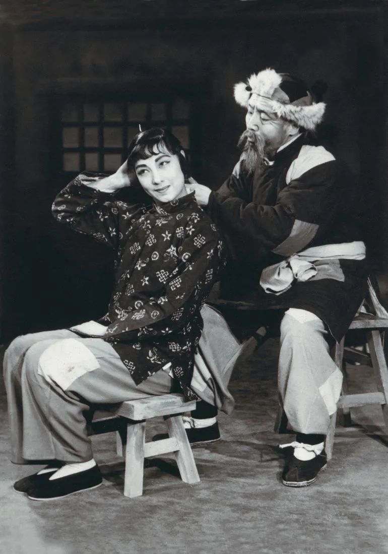 李少春饰演杨白劳杜近芳,高玉倩主演京剧《红灯记》杜近芳艺术风格兼