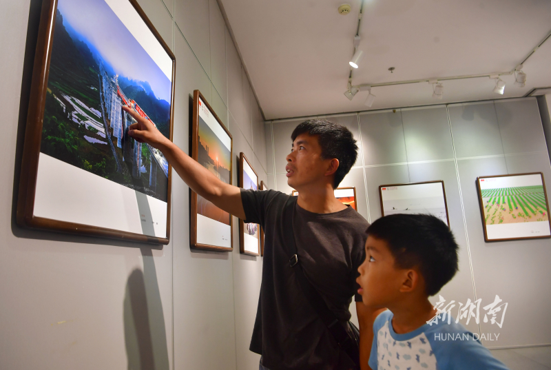 第四届“乡愁湘韵”湖南省摄影艺术展览在长沙开展 新湖南www.hunanabc.com