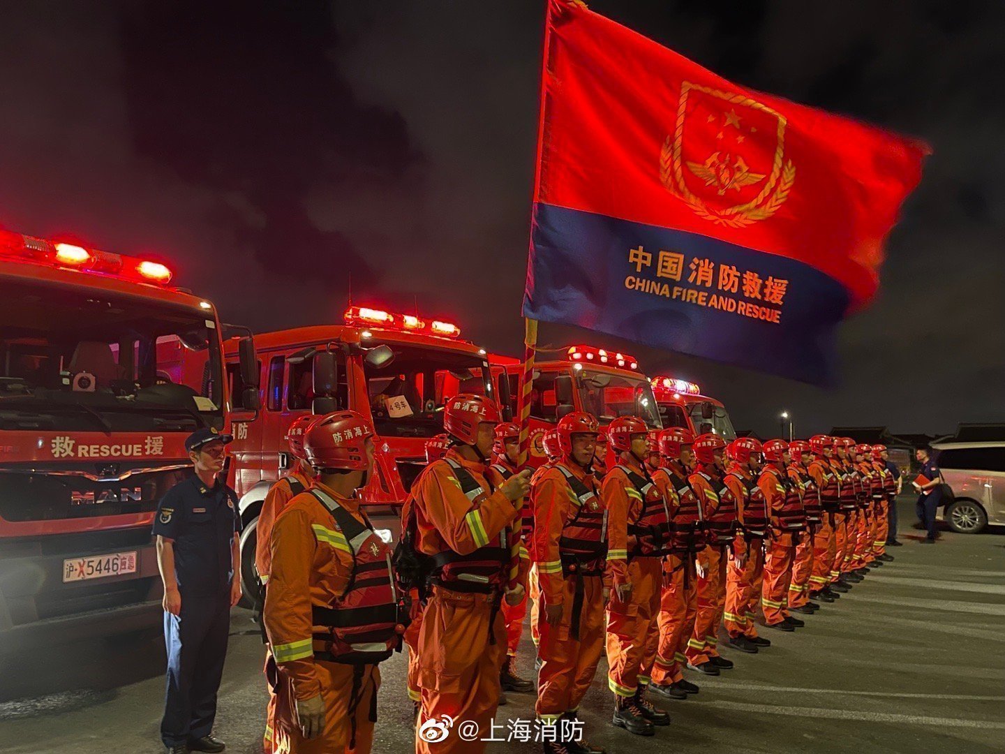《蓝天白云下的消防员》——“这一年”—四川应急管理、安全生产、防灾、减灾、救灾图片投票