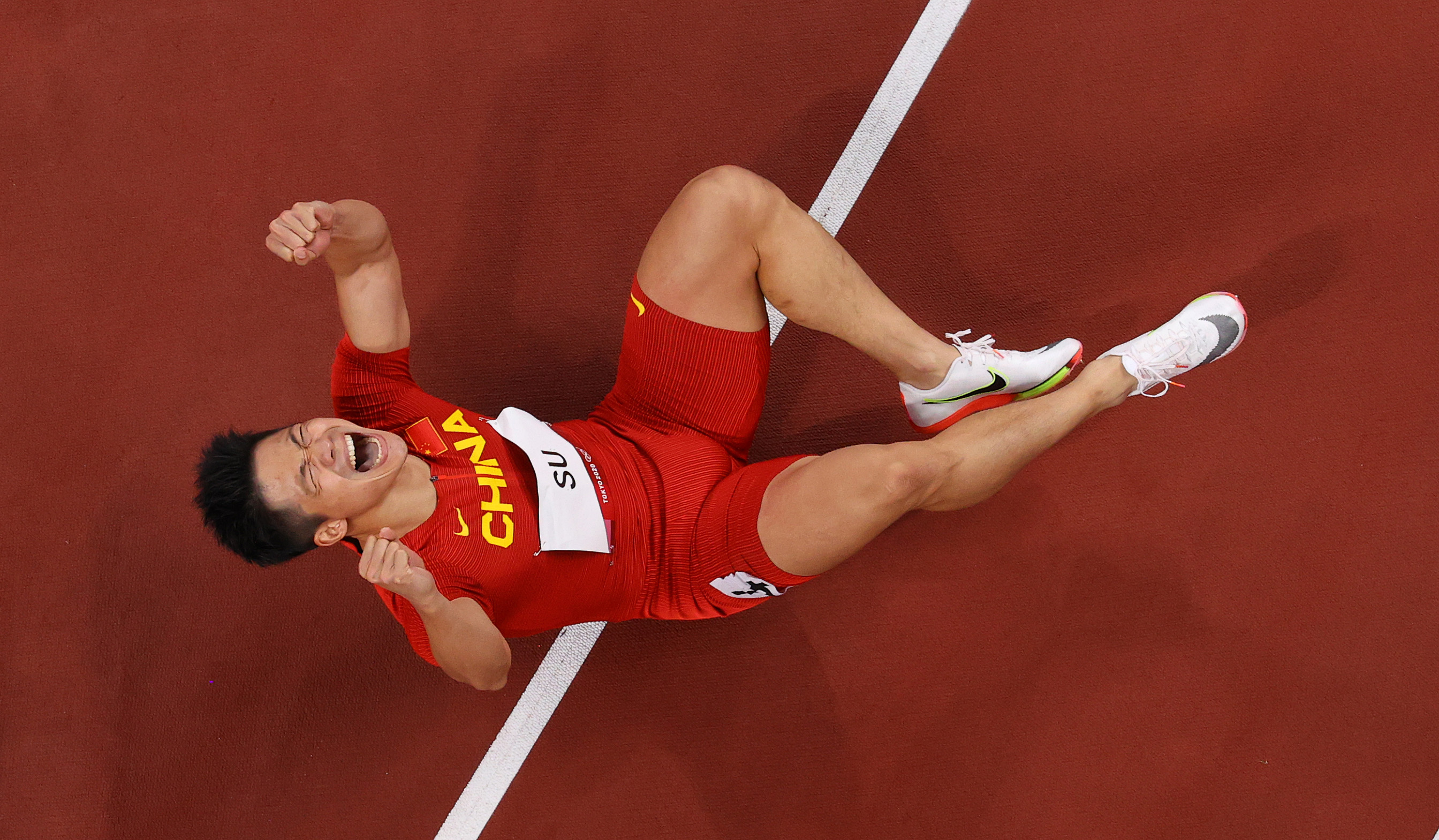 赢下中国奥运田赛历史第一金;随后,苏炳添又成功杀入百米决赛,成为