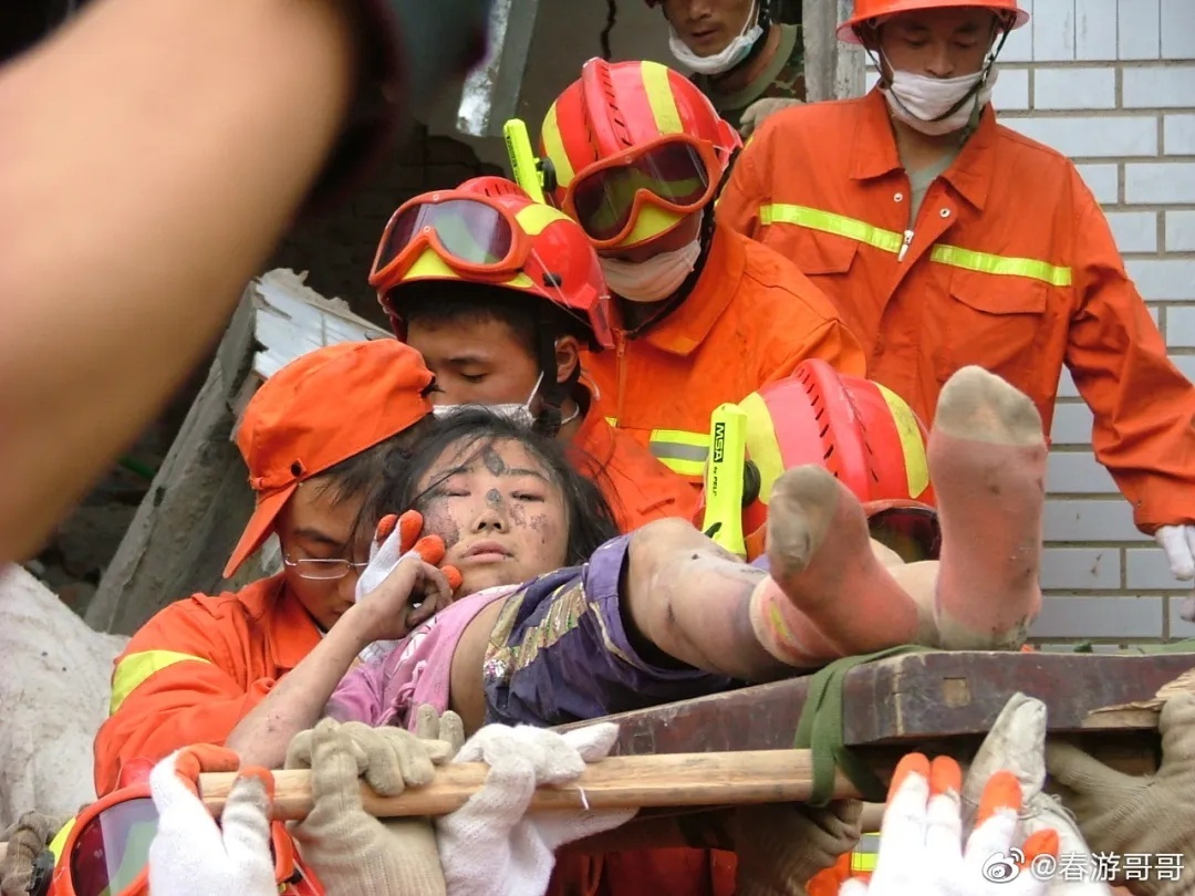 超飒!汶川地震中失去一条腿的她站上时装周t台