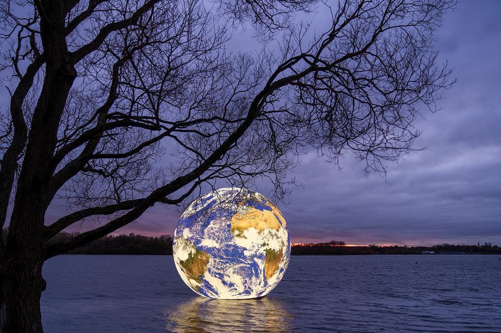 制作它的艺术家希望观众能够通过凝视它,唤起对自然的崇敬与敬畏.