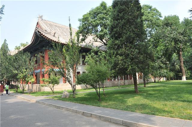 北京日报：北大网红保安许文龙，讲了堂人生课