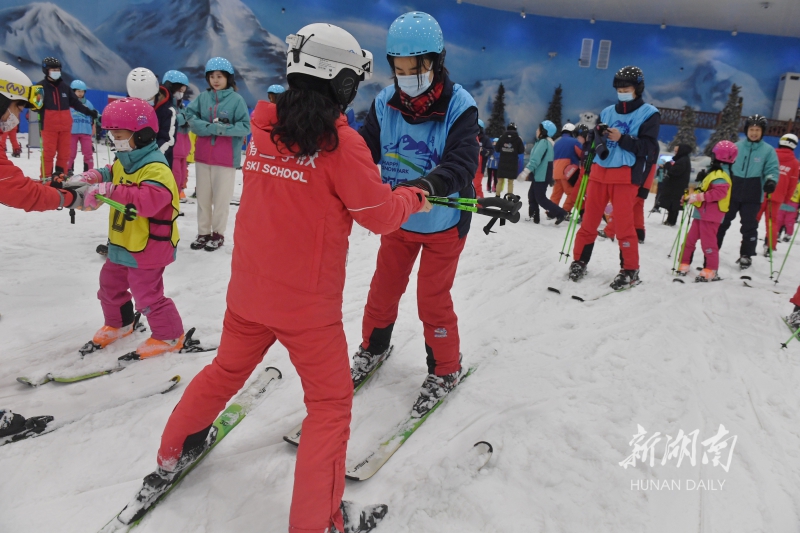 滑雪吧少谈球吧体育年！(图1)