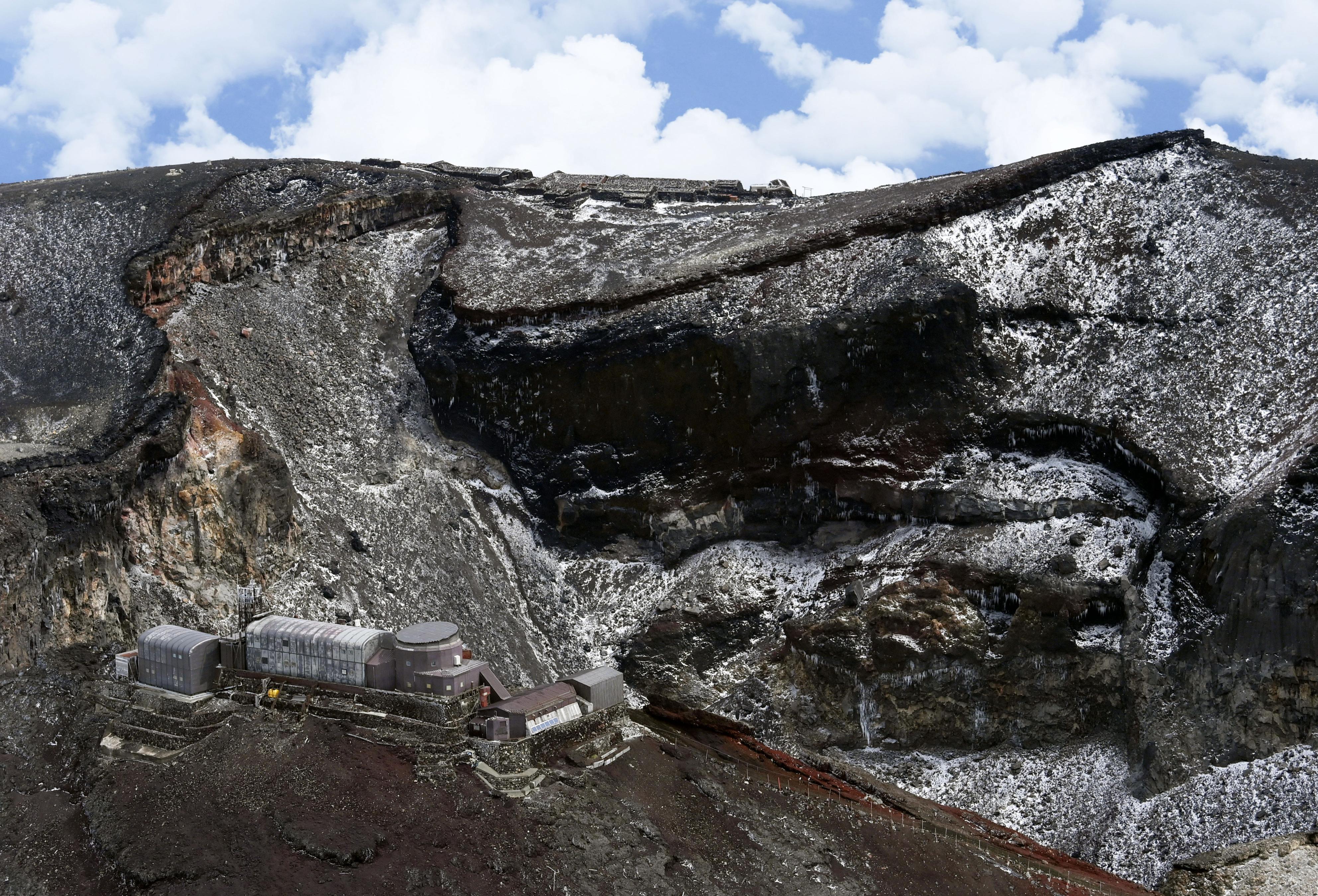 科学网—冰岛法格拉达尔火山喷溢出大量熔浆：900年的火山活跃周期 - 杨学祥的博文