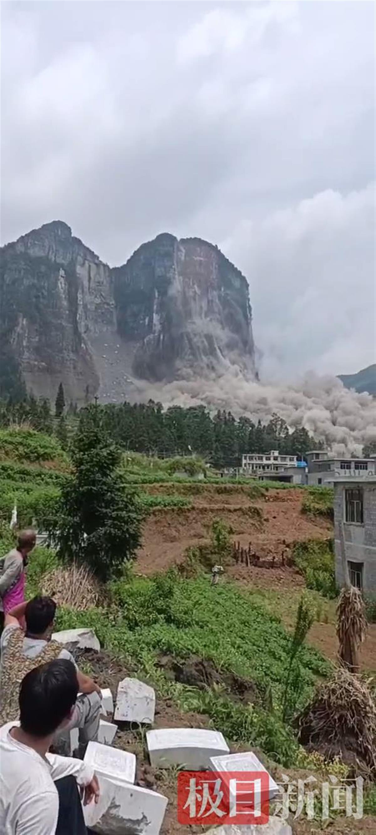 贵州山体崩塌已发现一名遇难者仍有两名老人失联
