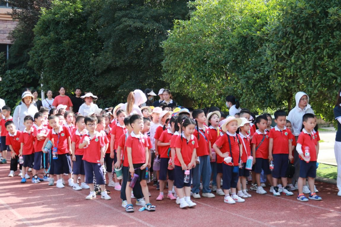 初探小学 礼遇成长——中科院幼儿园组织大班幼儿参观开福区第一小学