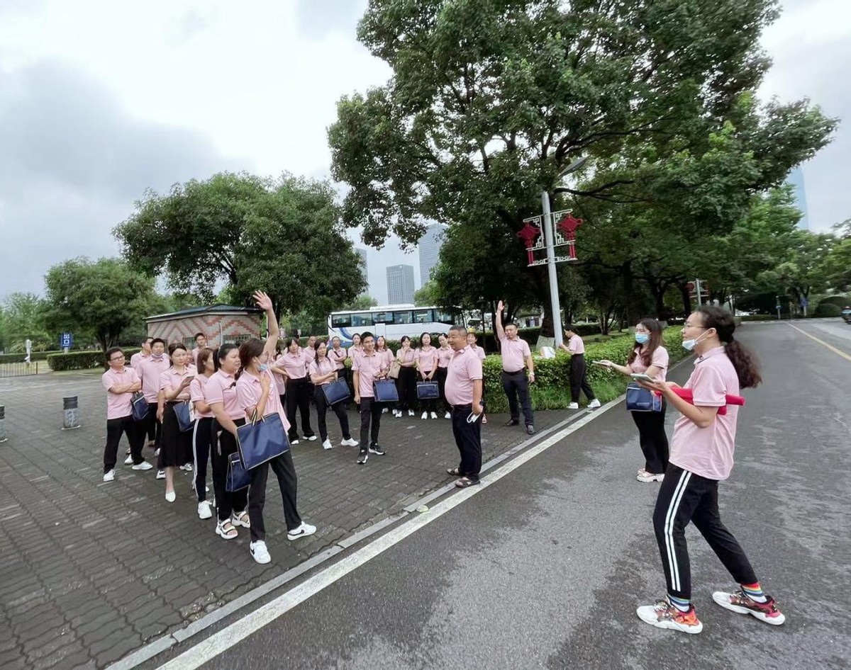 国培计划（D138）永定区中小学校长提升培训班开展主题党日活动