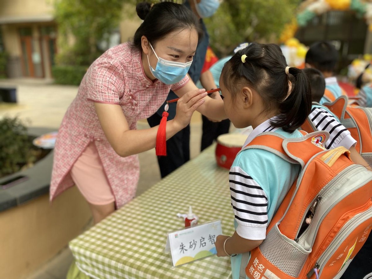 寻味传统文化 点亮快乐童年——开福区教育局山语城幼儿园举办开园典礼暨开园第一课活动