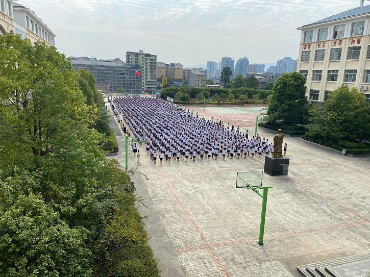 防震防灾勤演练，安全教育润童心——怀化市钟秀学校开展防震防灾紧急疏散演练活动