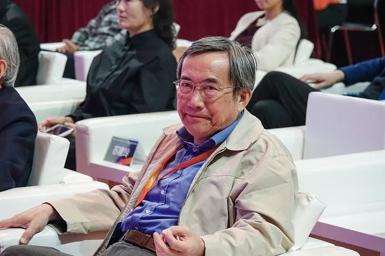 葛剑雄曾任复旦大学中国历史地理研究所,历史地理研究中心主任,现任