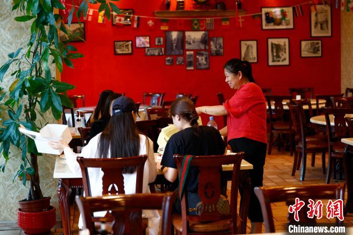 走访在卡华侨华人:世界杯背后的每一份中国力量 - 华声在线