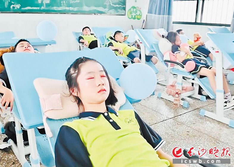 午休时不用趴在桌上睡了 浏阳这所学校学生收到的“六一”礼物特别暖心 - 三湘万象 - 湖南在线 - 华声在线