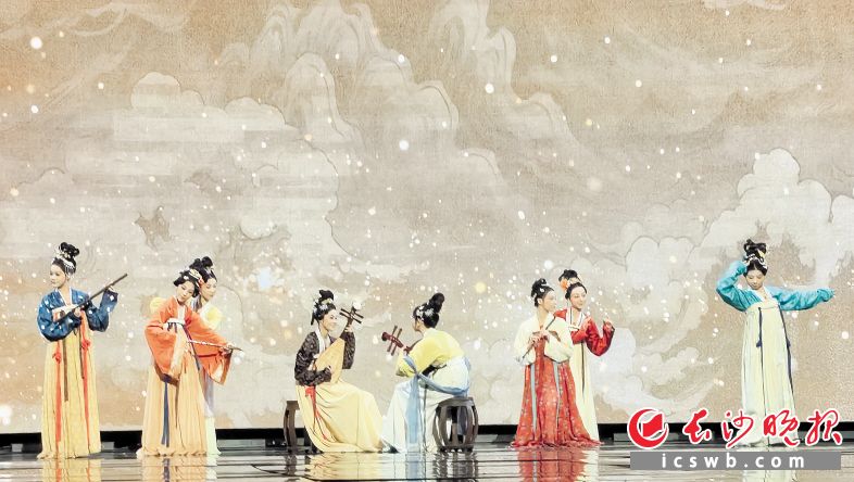 三登央视春晚舞台 湖南这群师生“复活”《汉宫春晓图》