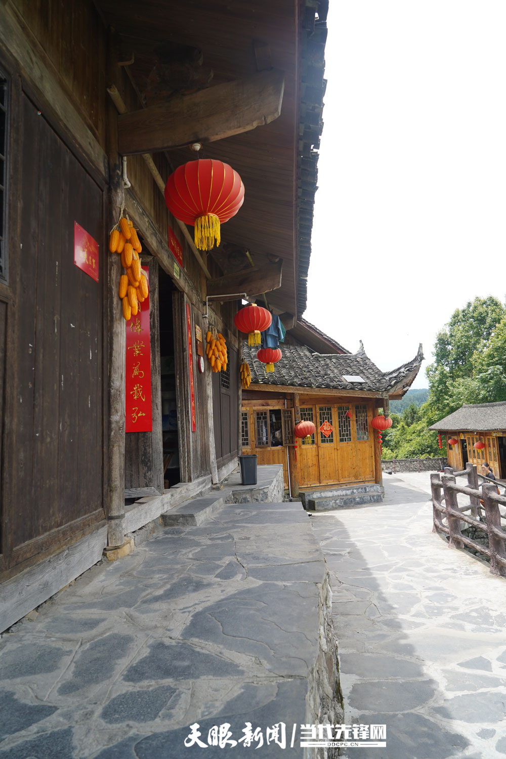 村里喜事捎北京湖南咱十八洞村人真自豪