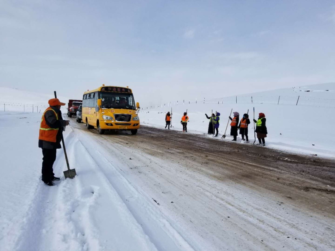 天下第一道班风雪唐古拉山上的灯塔