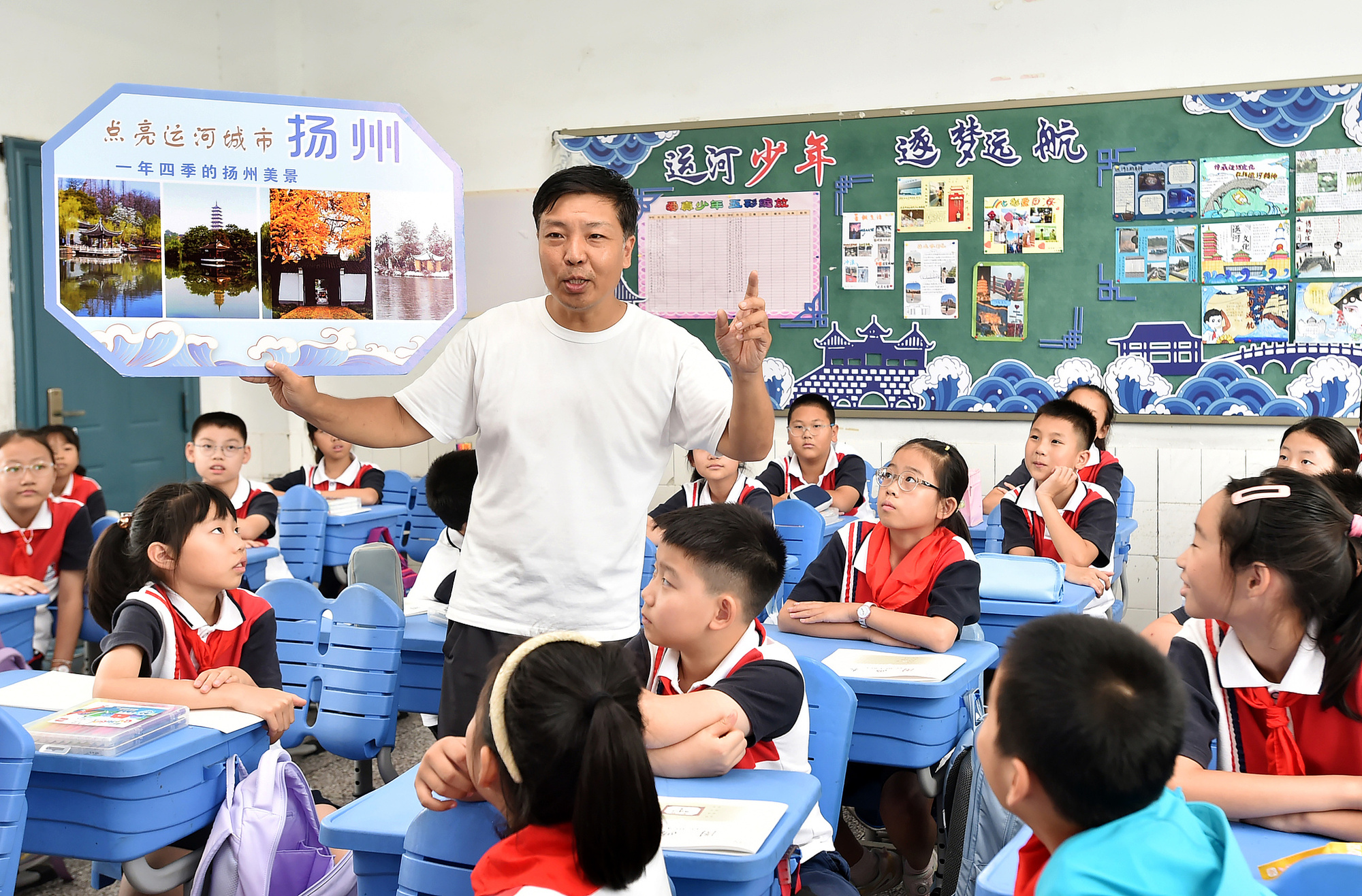 【央广时评】落实立德树人根本任务 做新时代“大先生” - 华声在线