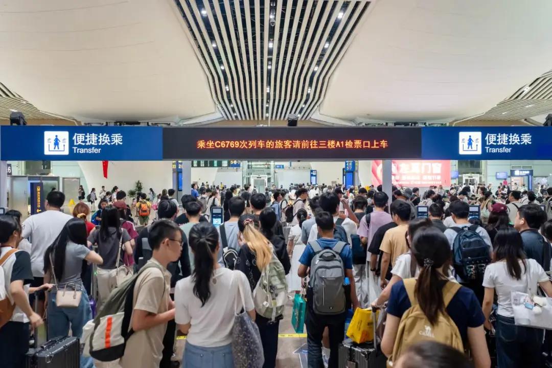 最短发车间隔40秒,冲上热搜!网友:不愧是“宇宙第一大站”