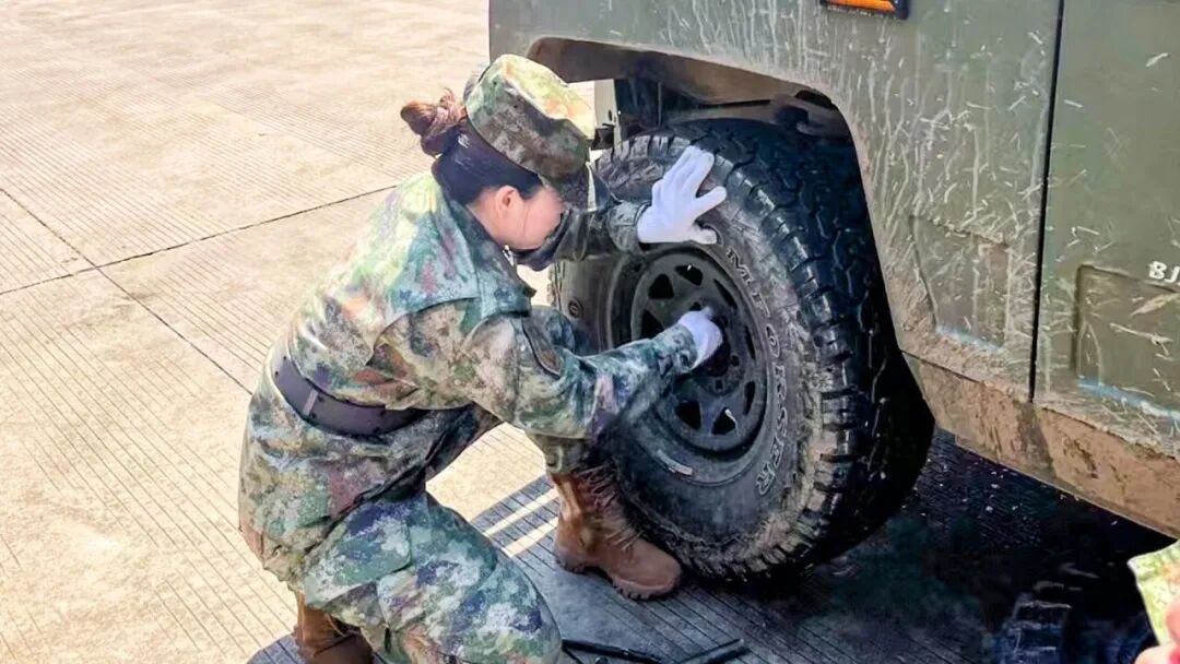 少校飞行员嫁给陆航上尉!战友:怎么追到的?