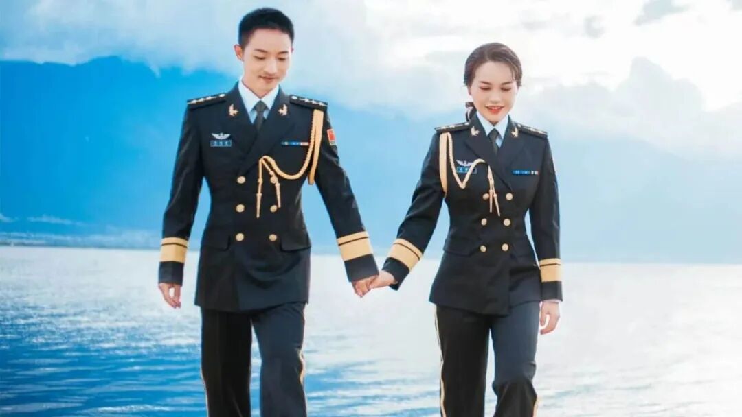 少校飞行员嫁给陆航上尉!战友:怎么追到的?