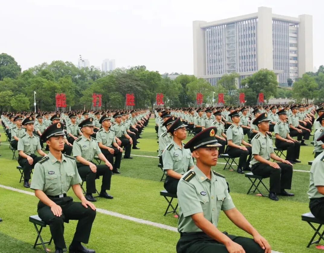 国防科大2000+新学员，授衔！