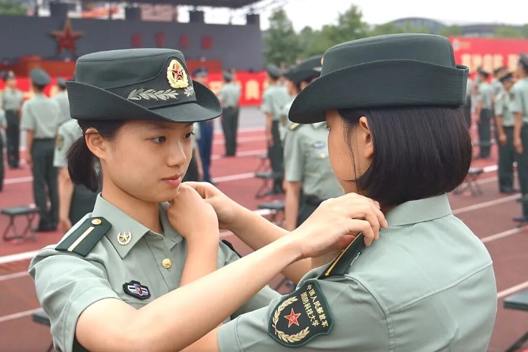 国防科大2000+新学员，授衔！