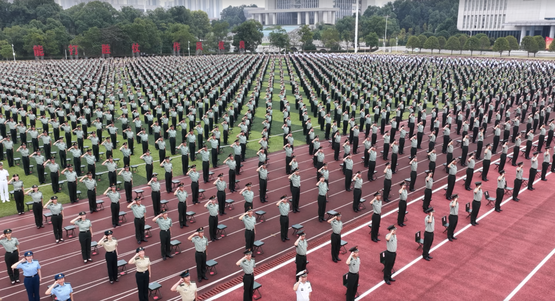 国防科大2000+新学员，授衔！