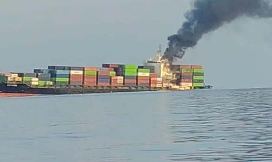 爆炸沉没!霍尔木兹海峡突发